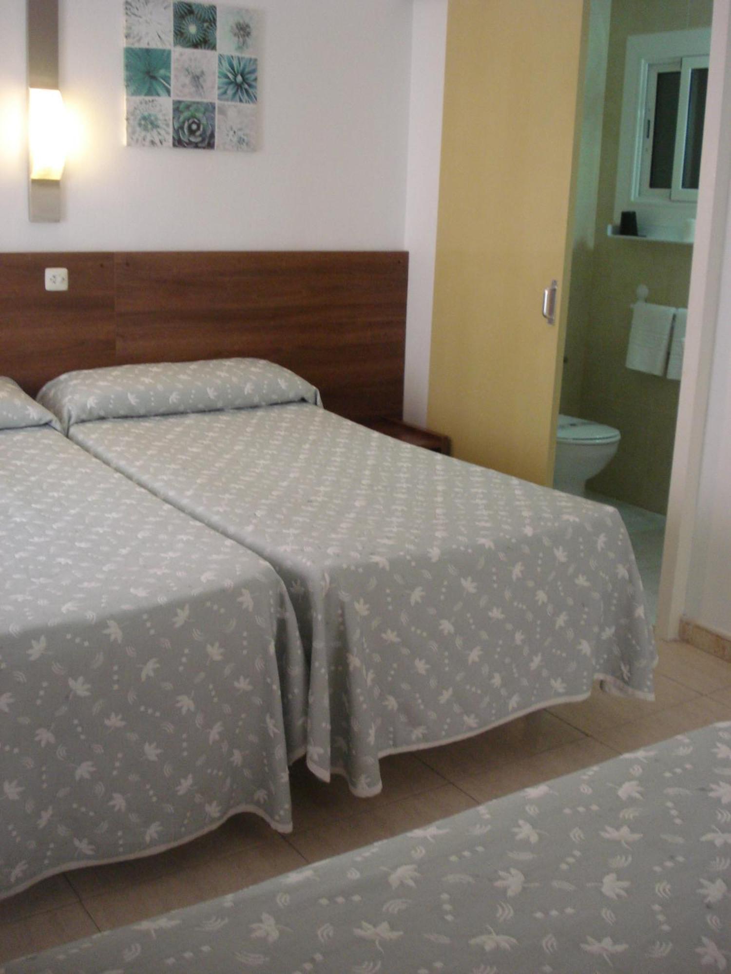 Hostal Margarita Pineda de Mar Room photo