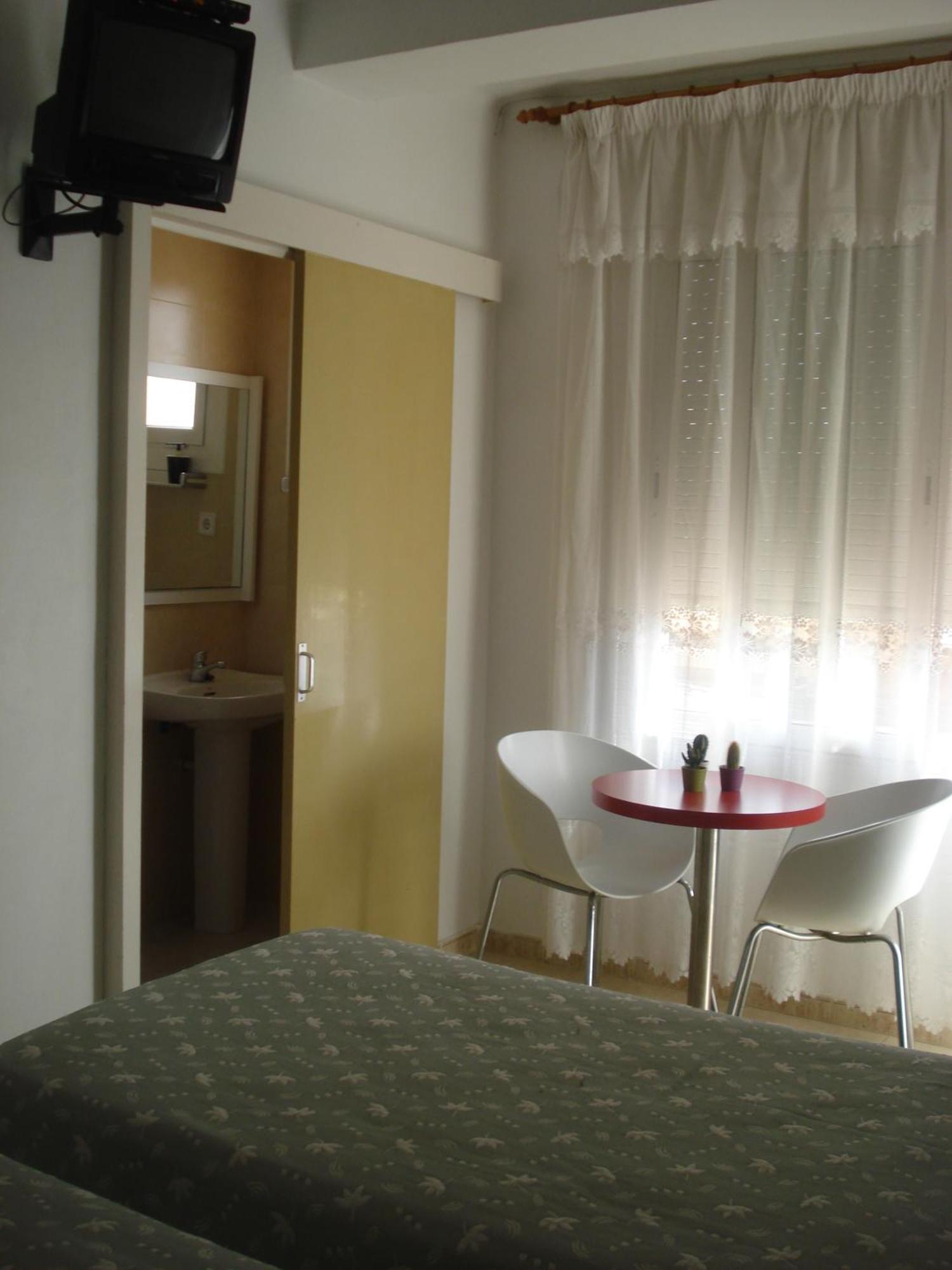Hostal Margarita Pineda de Mar Room photo