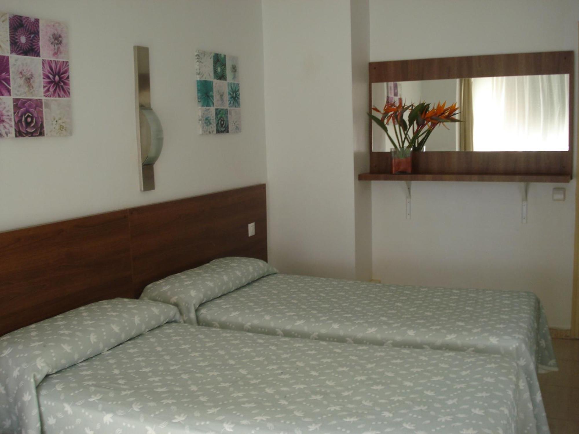 Hostal Margarita Pineda de Mar Room photo